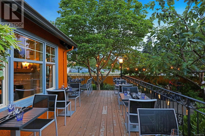 Image #1 of Restaurant for Sale at 536 6th St, Courtenay, British Columbia