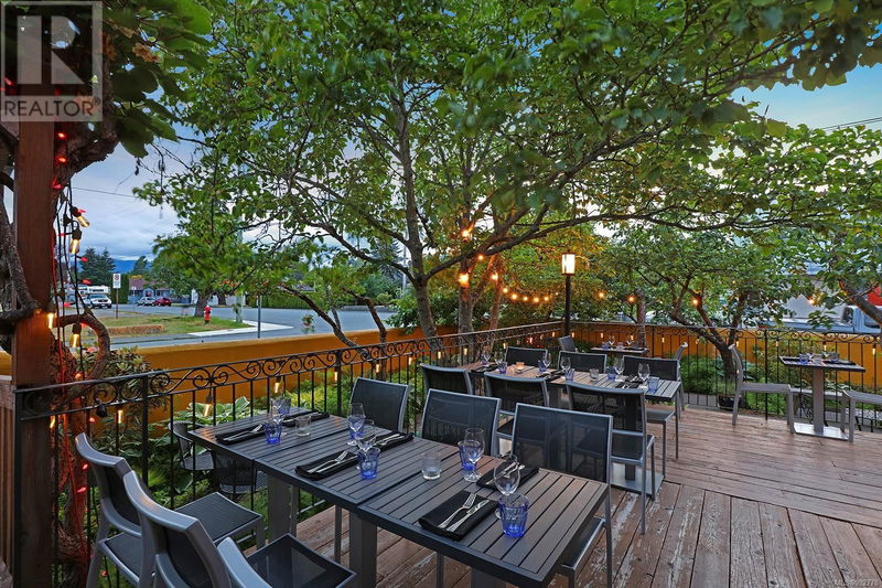 Image #1 of Restaurant for Sale at 536 6th St, Courtenay, British Columbia