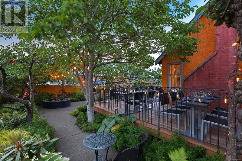Image #1 of Restaurant for Sale at 536 6th St, Courtenay, British Columbia