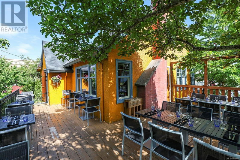 Image #1 of Restaurant for Sale at 536 6th St, Courtenay, British Columbia