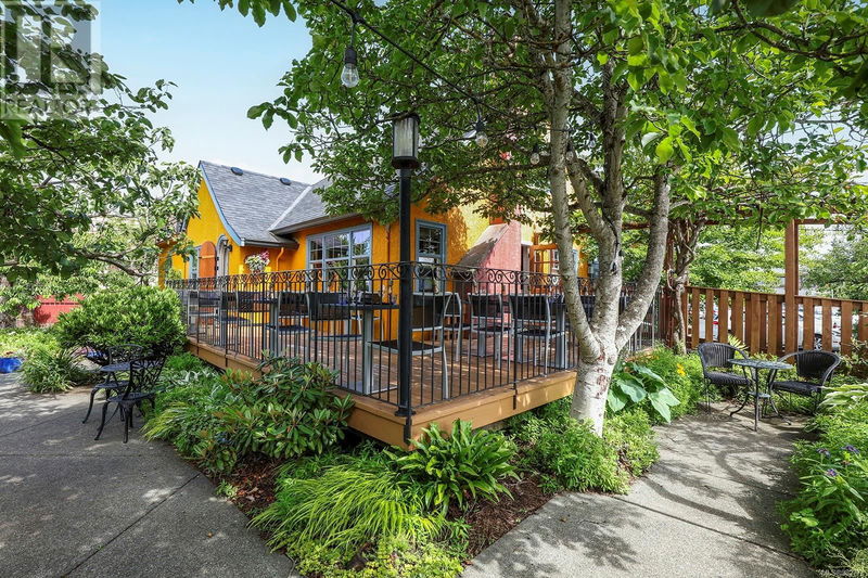 Image #1 of Restaurant for Sale at 536 6th St, Courtenay, British Columbia