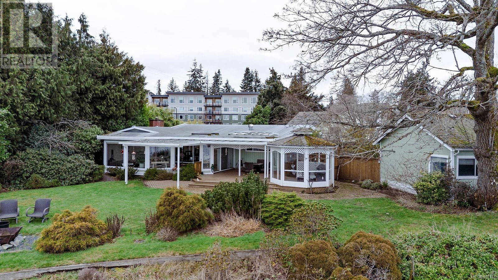 391 BAY AVENUE Image 33