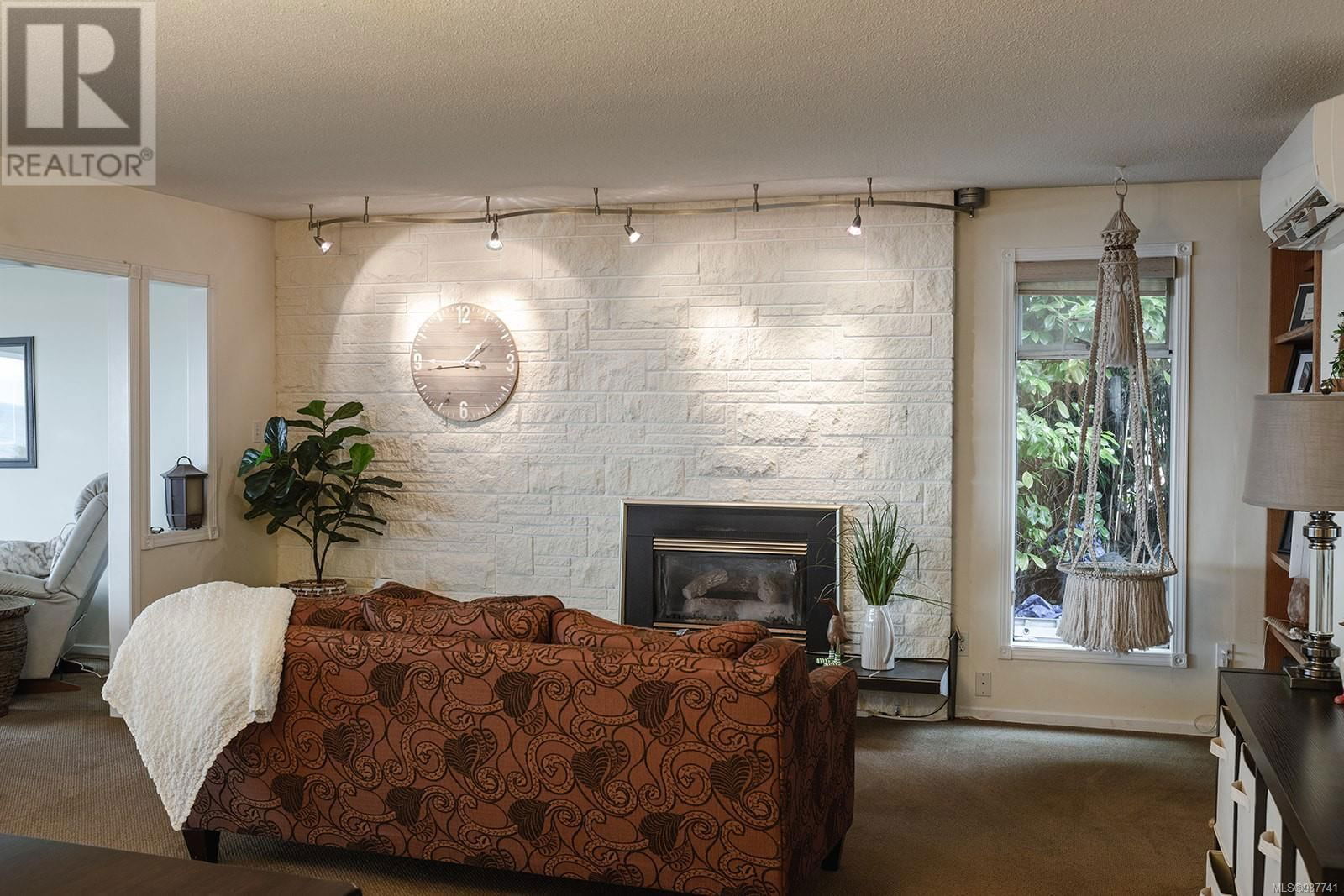 391 BAY AVENUE Image 36