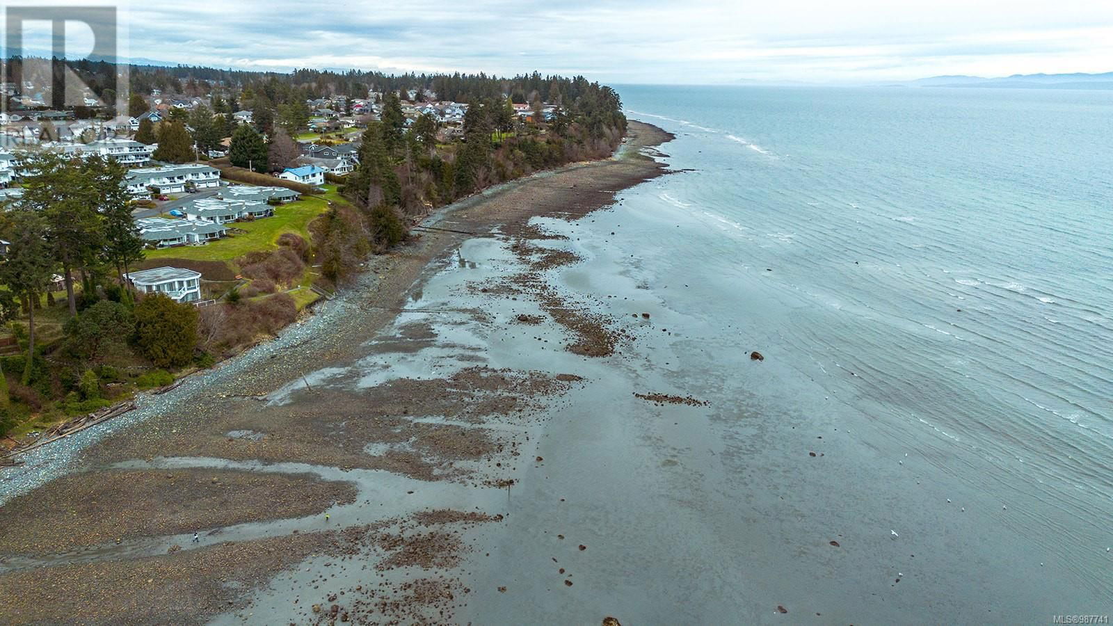 391 BAY AVENUE Image 44