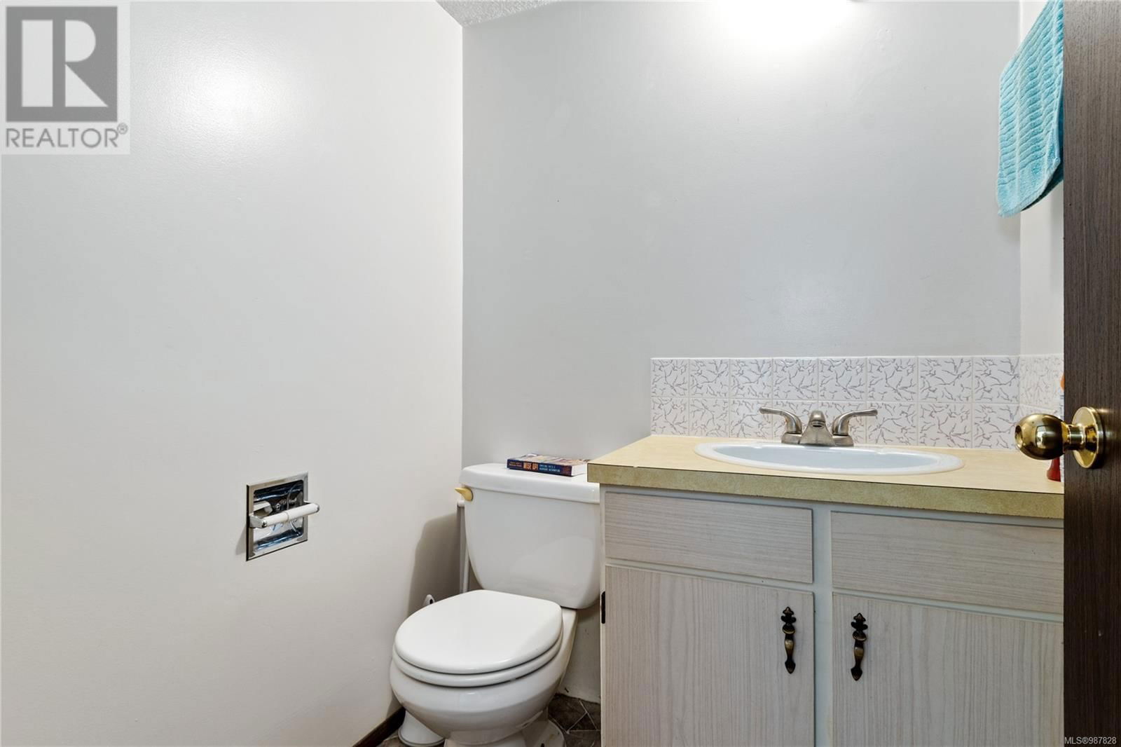 1869 CHEVIOT ROAD Image 34