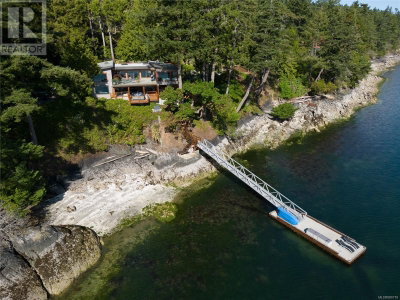 7909 Bedwell Drive | Pender Island British Columbia | Slide Image Three