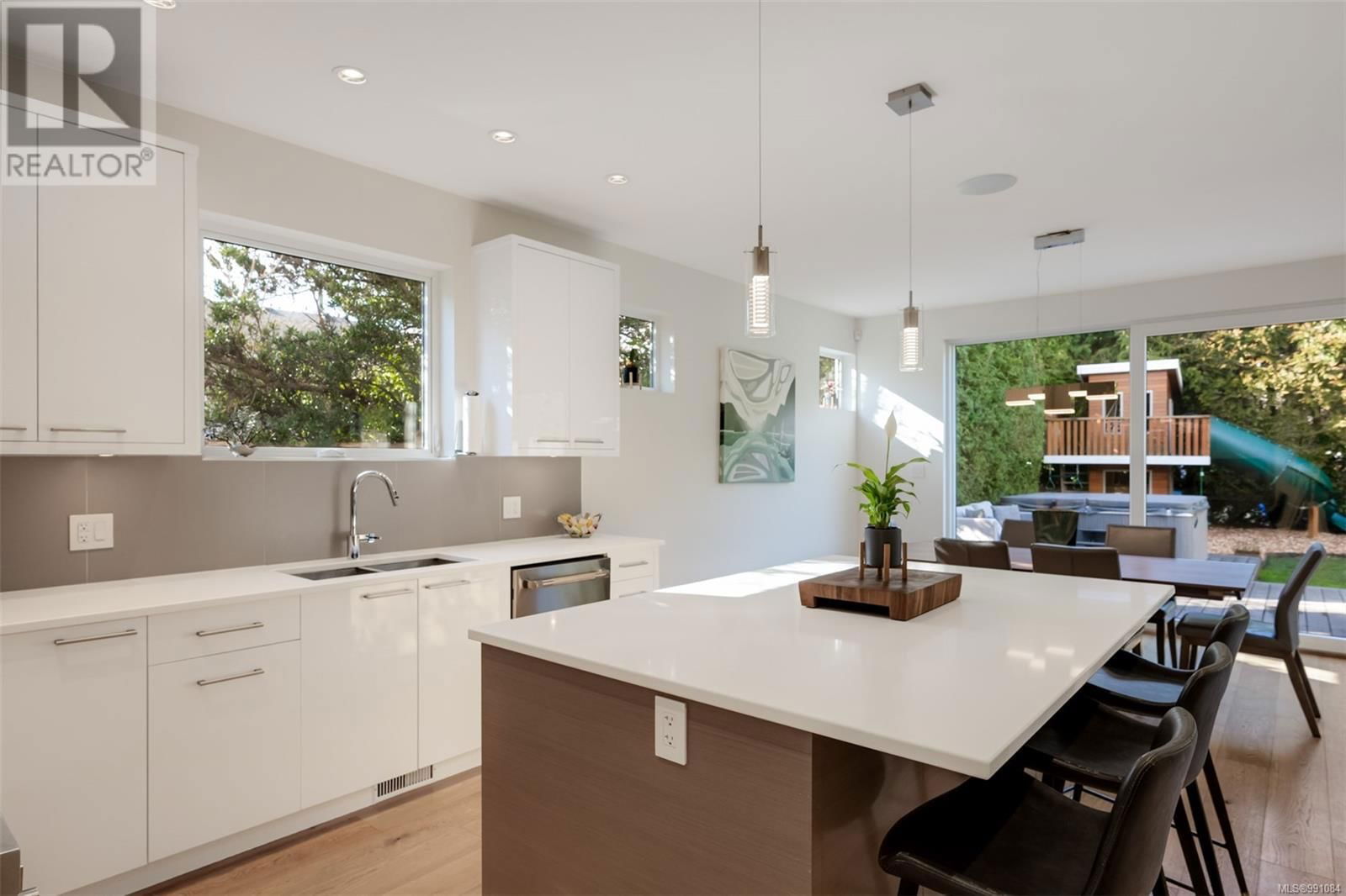 48 MAQUINNA STREET Image 12