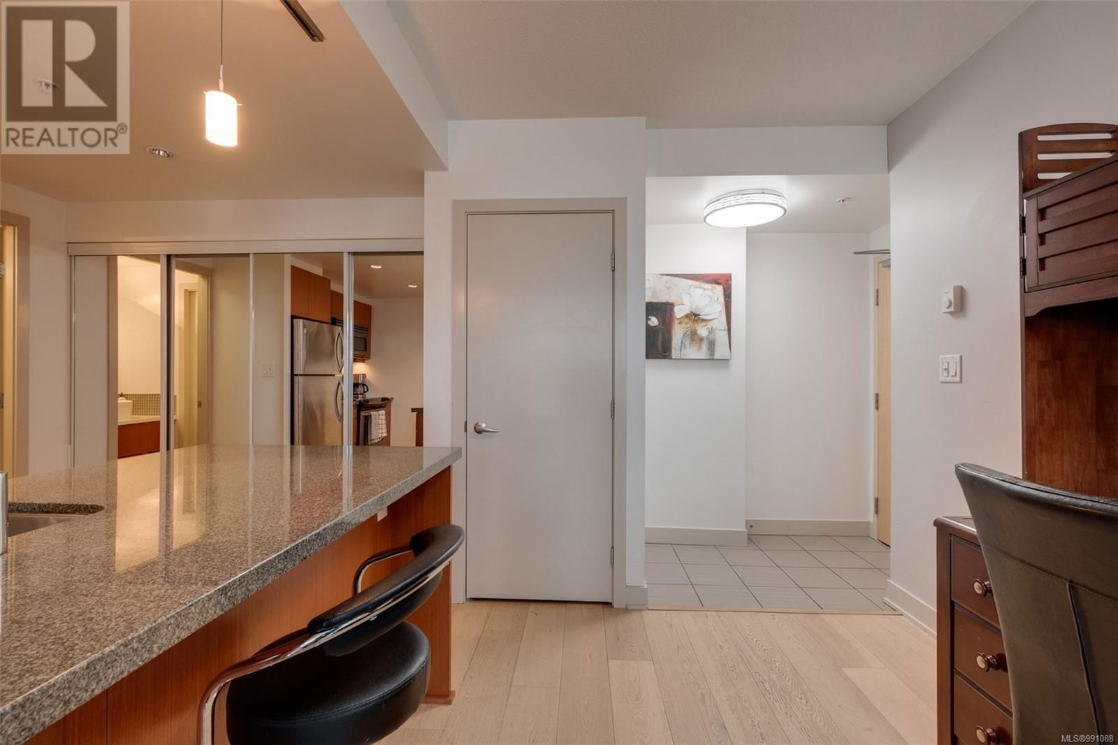 311 - 760 JOHNSON STREET Image 16