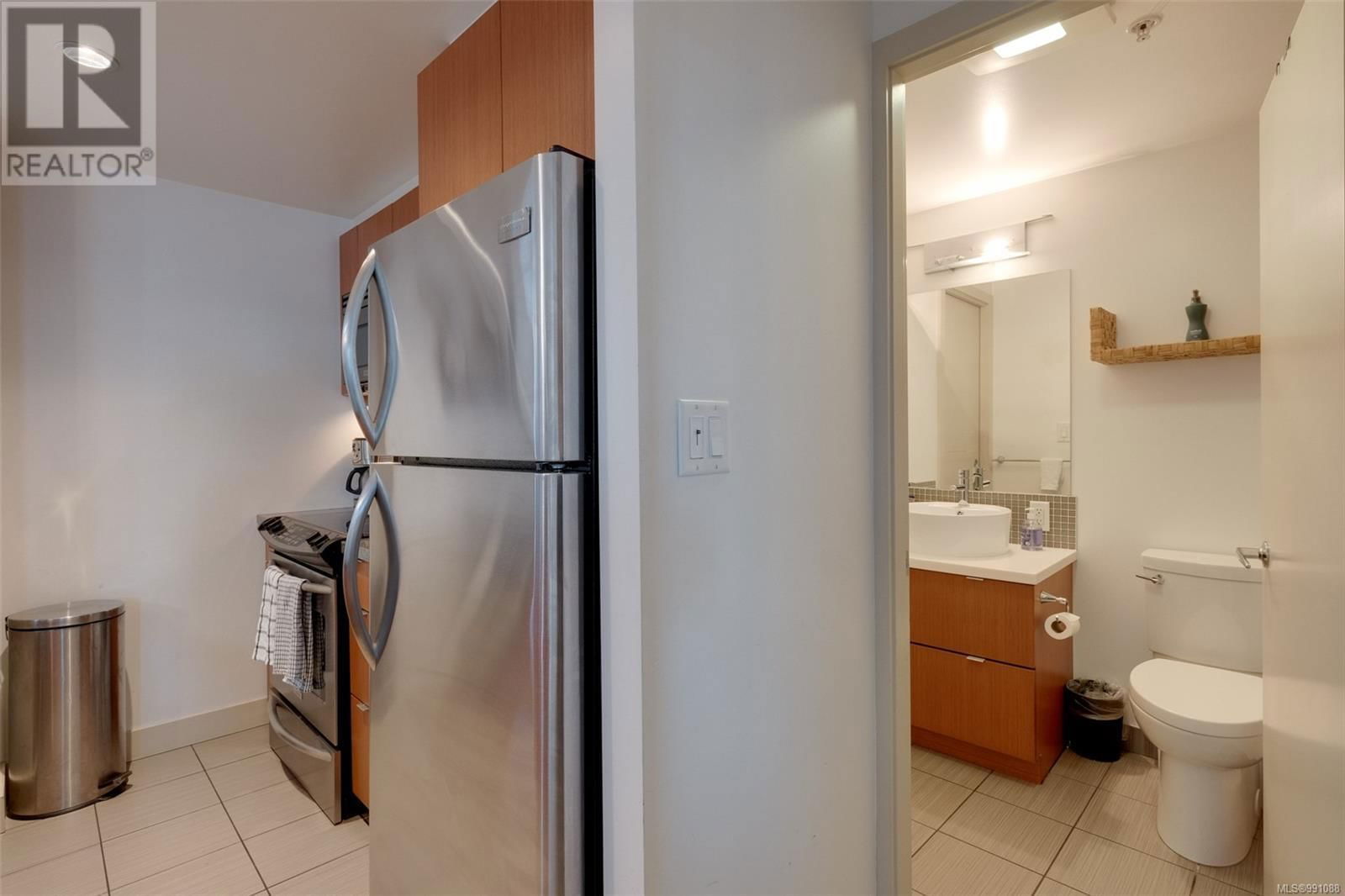 311 - 760 JOHNSON STREET Image 18