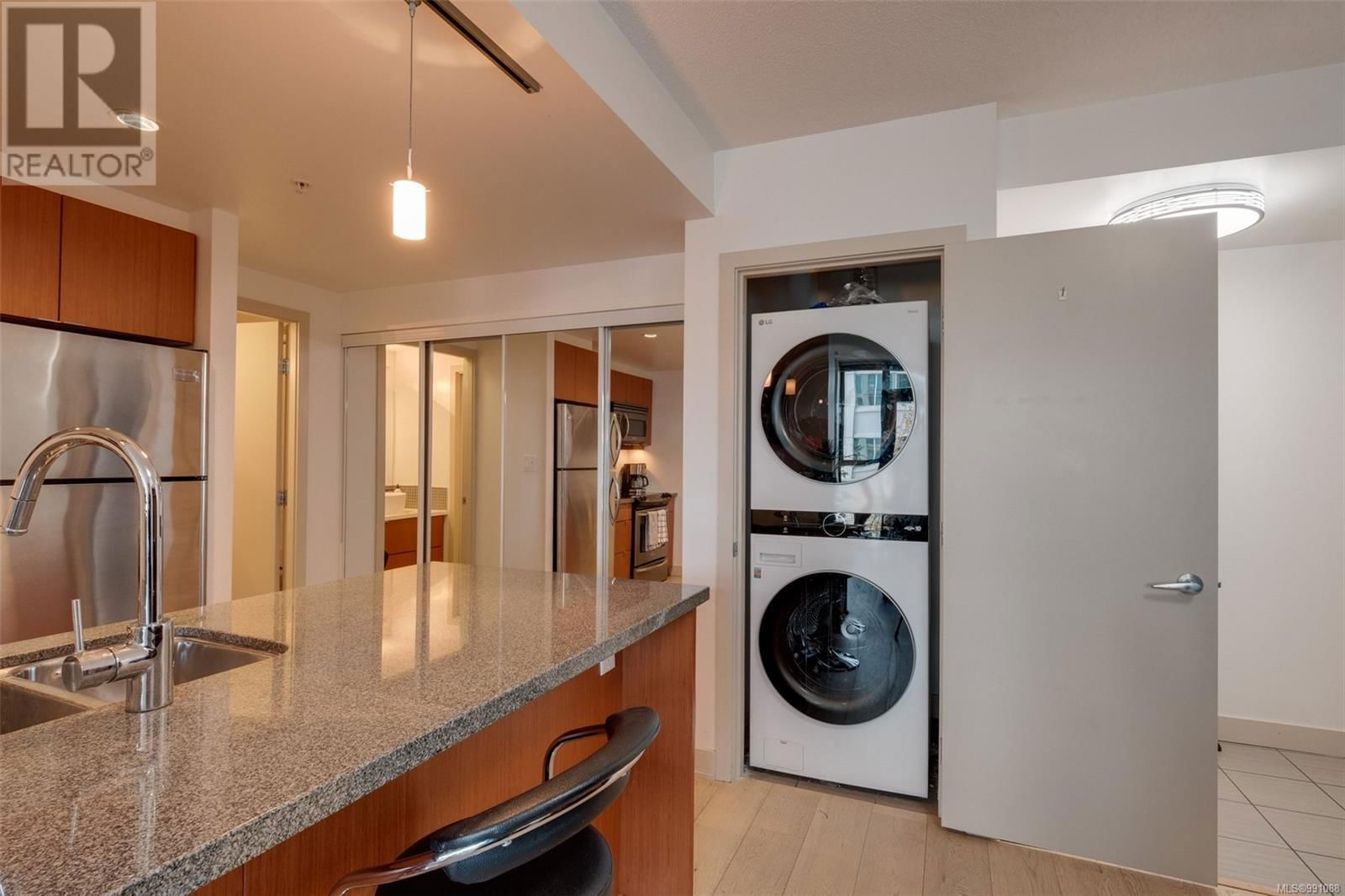 311 - 760 JOHNSON STREET Image 25