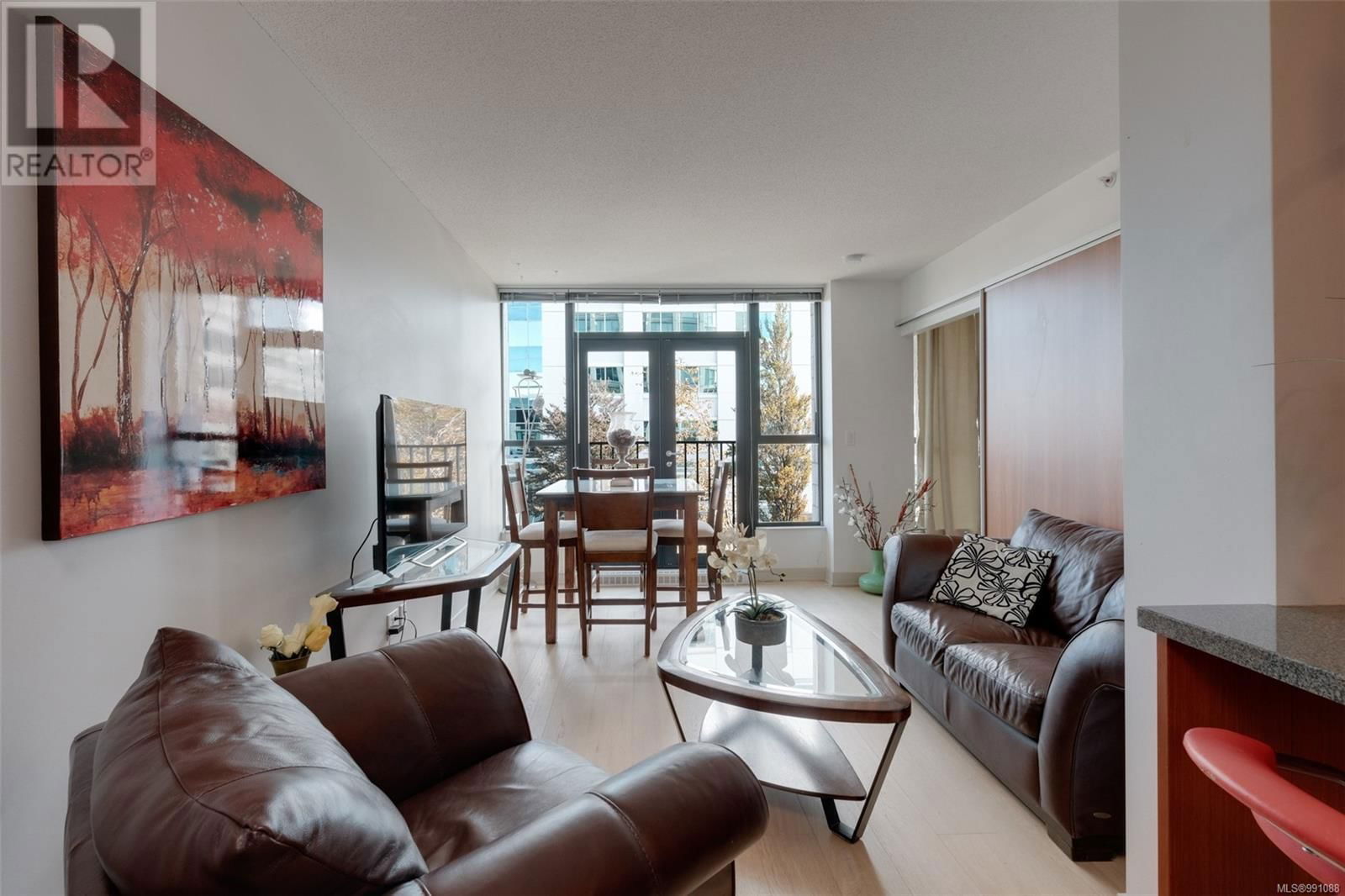 311 - 760 JOHNSON STREET Image 3