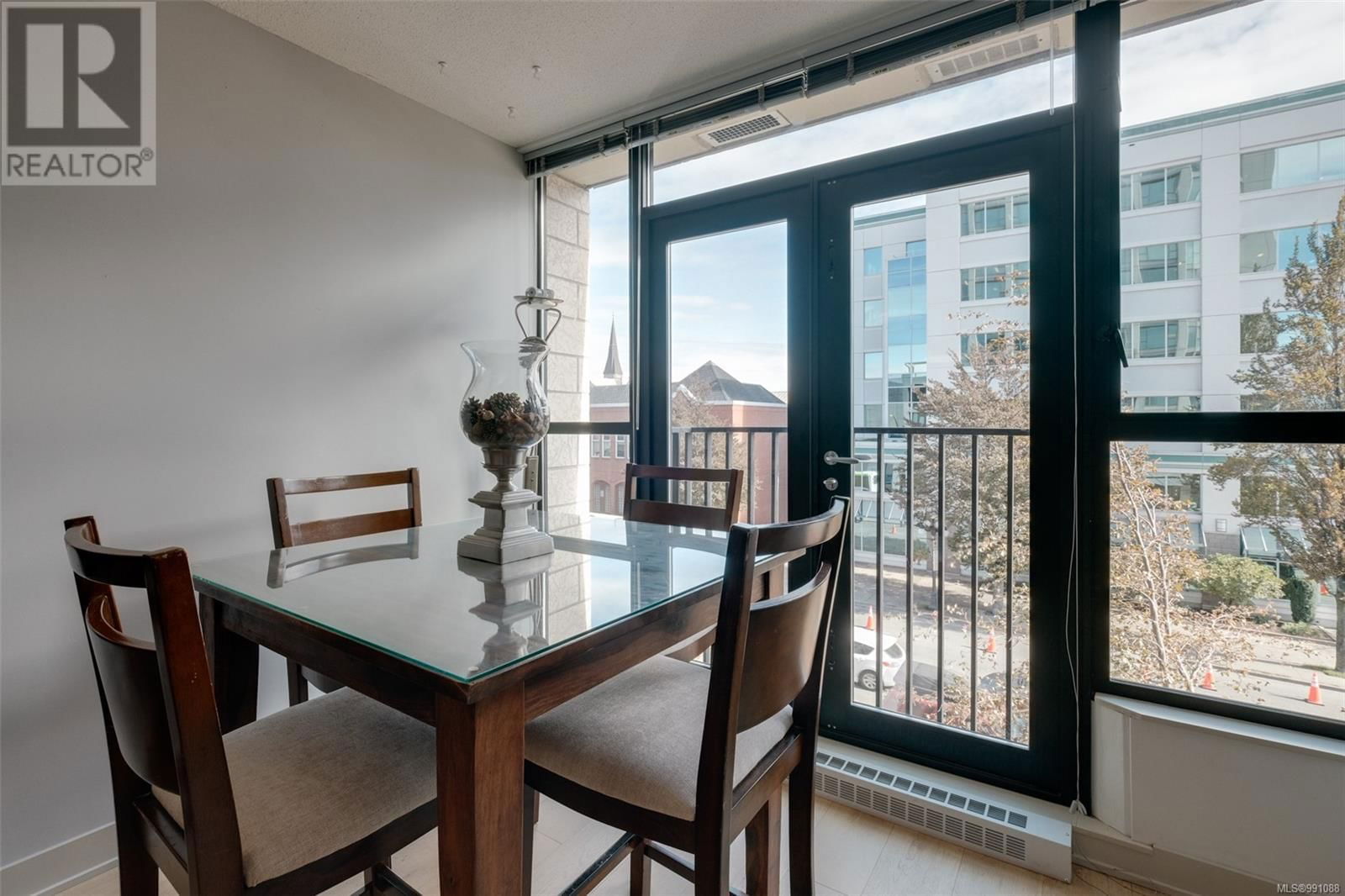 311 - 760 JOHNSON STREET Image 4