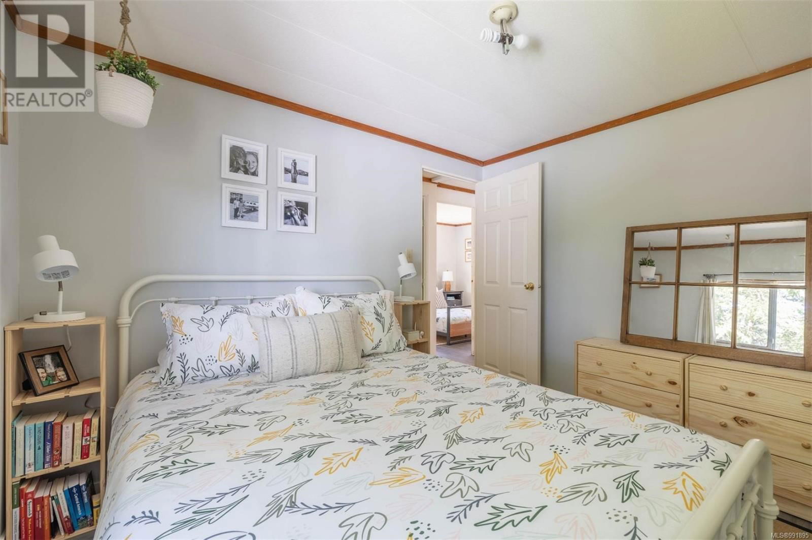 274 QUEBEC DRIVE Image 12