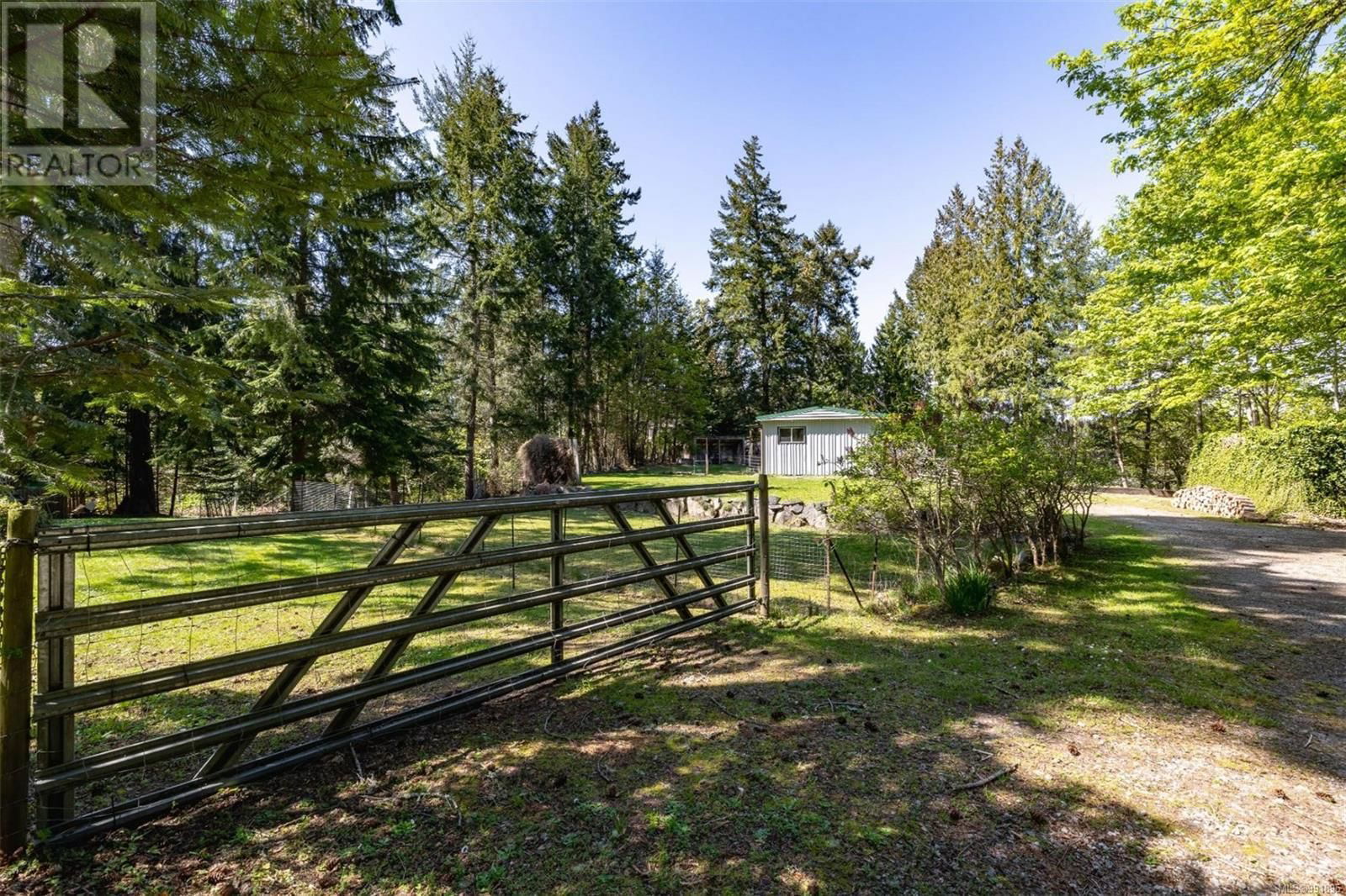 274 QUEBEC DRIVE Image 28