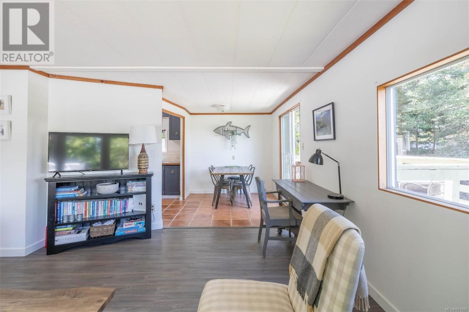 274 QUEBEC DRIVE Image 8