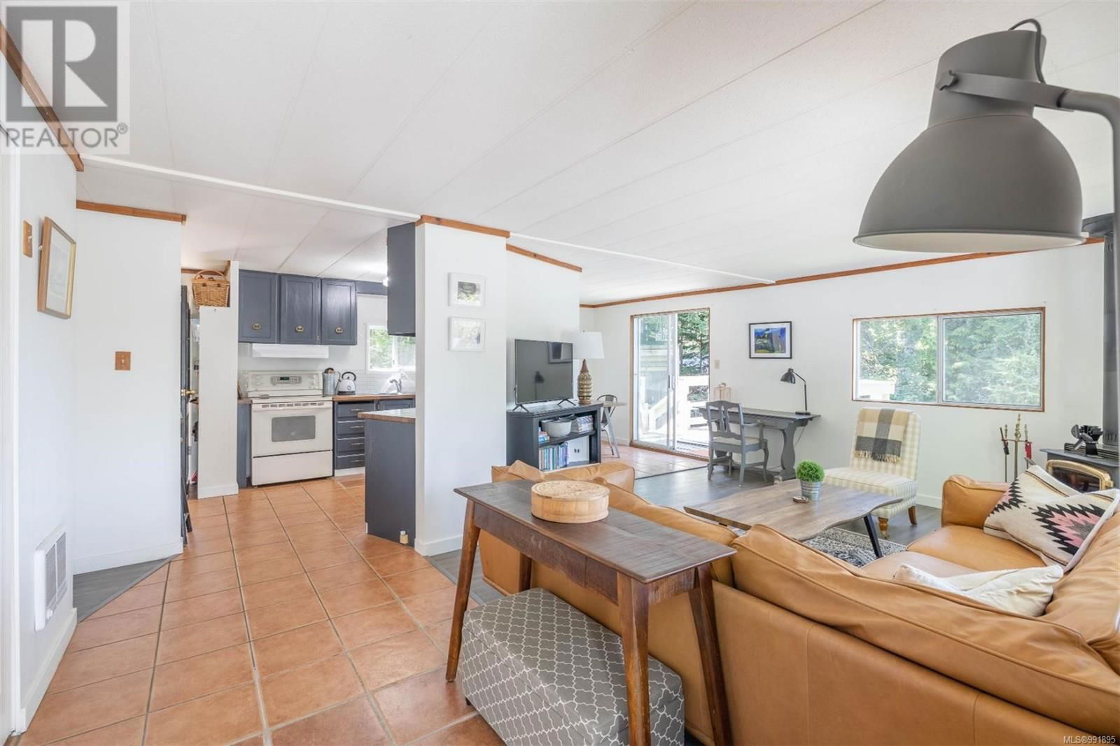 274 QUEBEC DRIVE Image 9