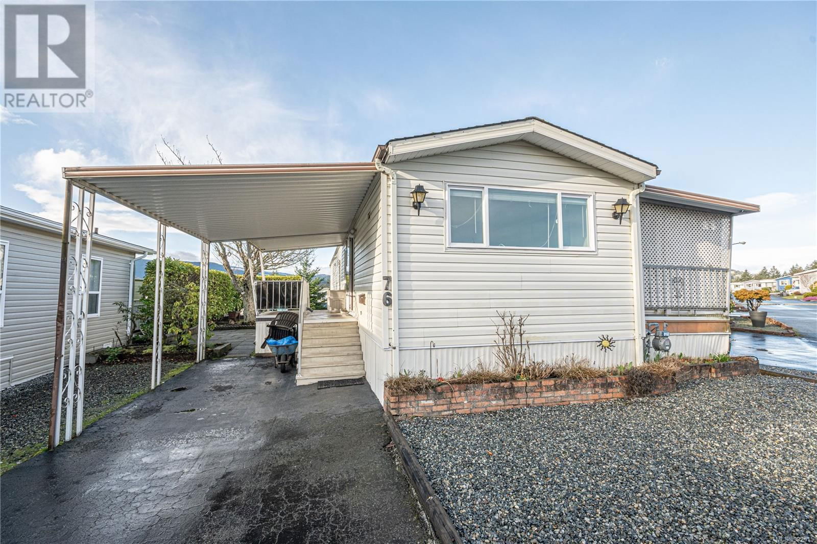 76 - 6325 METRAL DRIVE Image 1
