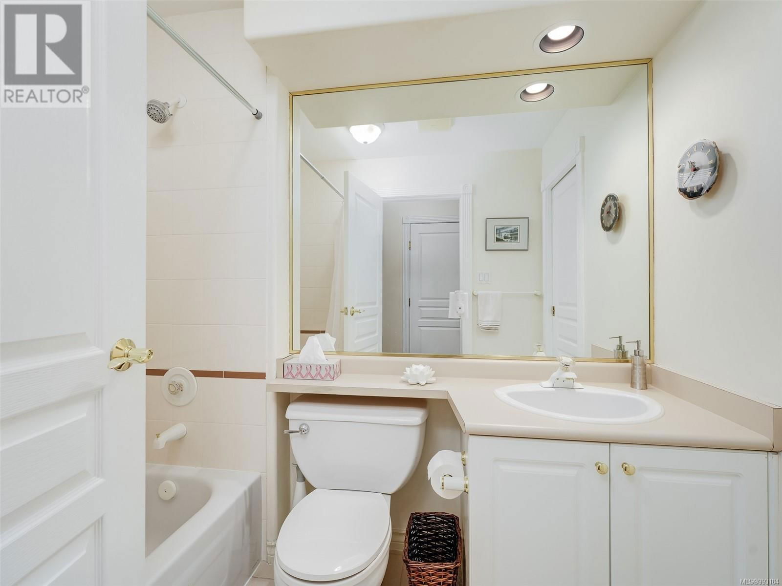 104 - 530 MARSETT PLACE Image 13