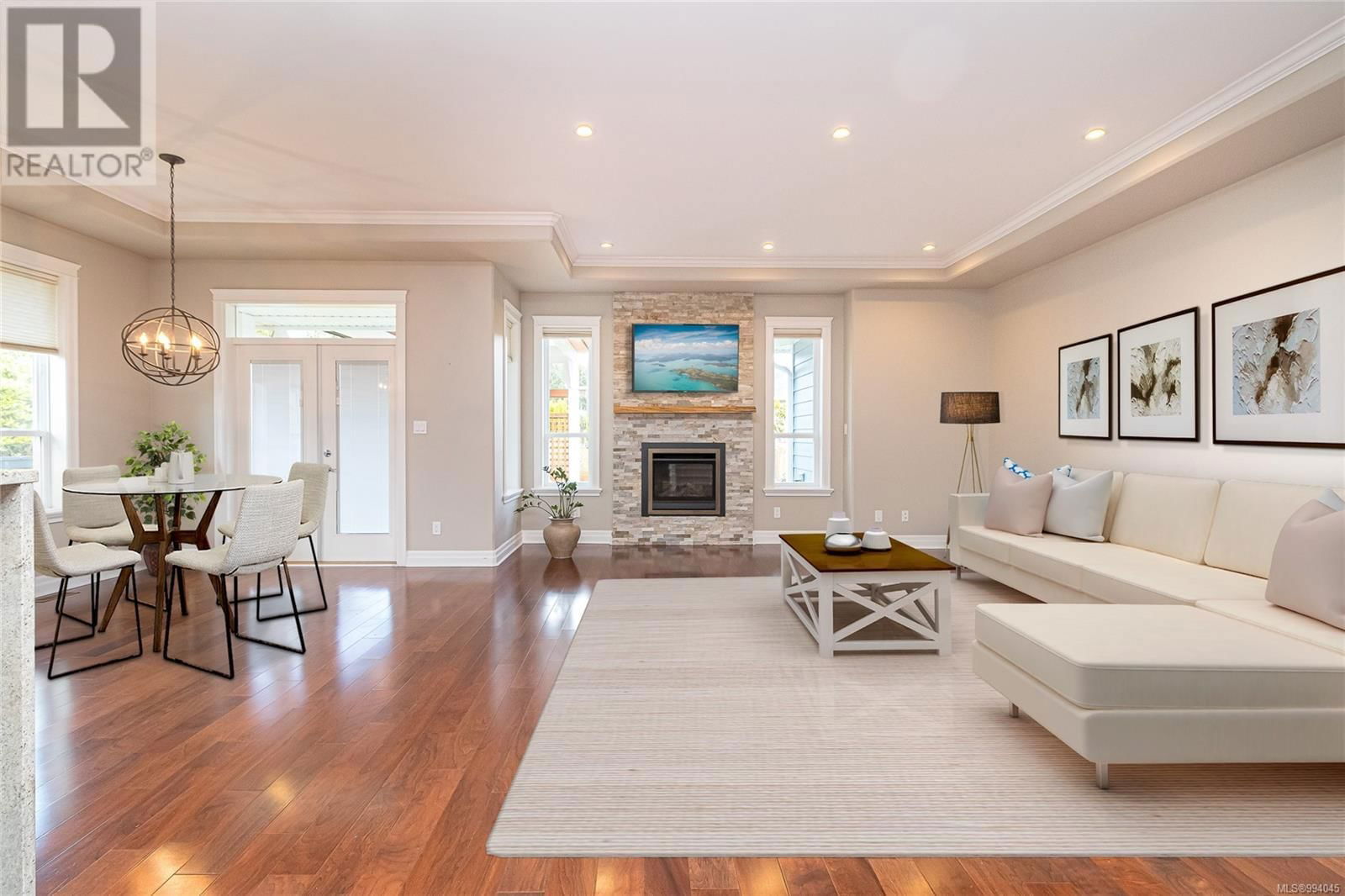 879 TUTOR WAY Image 14