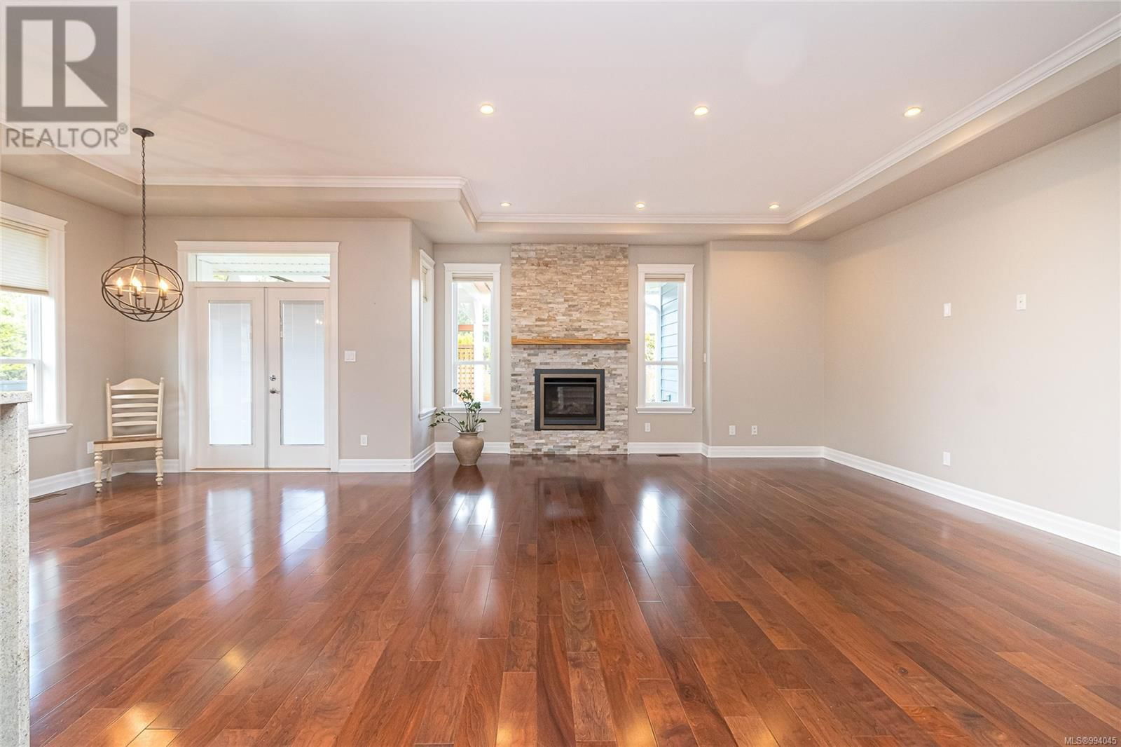 879 TUTOR WAY Image 15