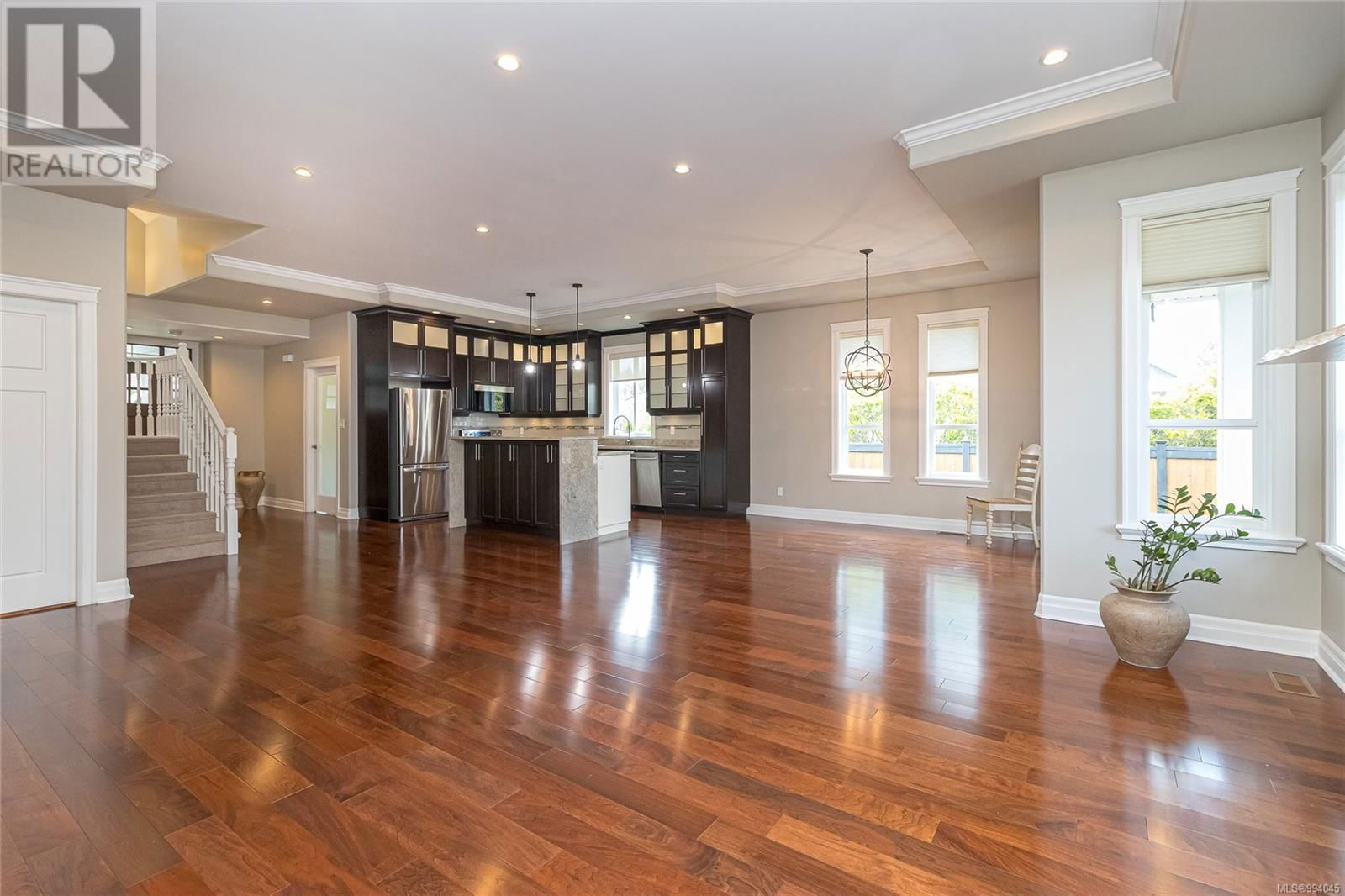 879 TUTOR WAY Image 17