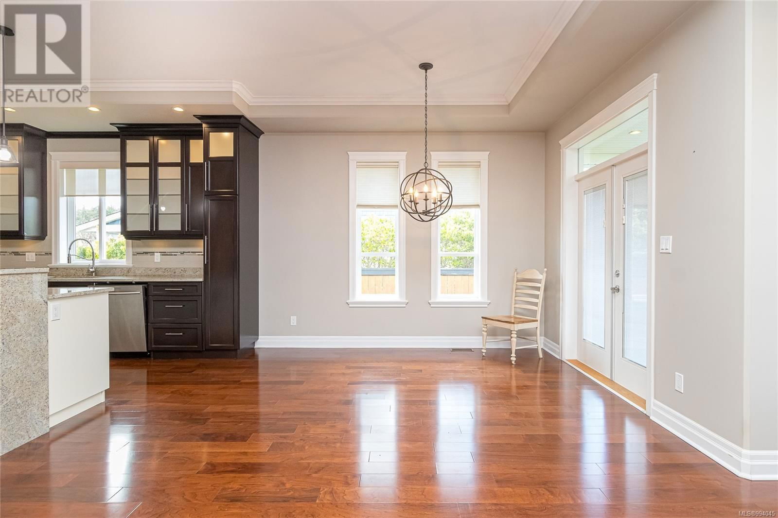 879 TUTOR WAY Image 19