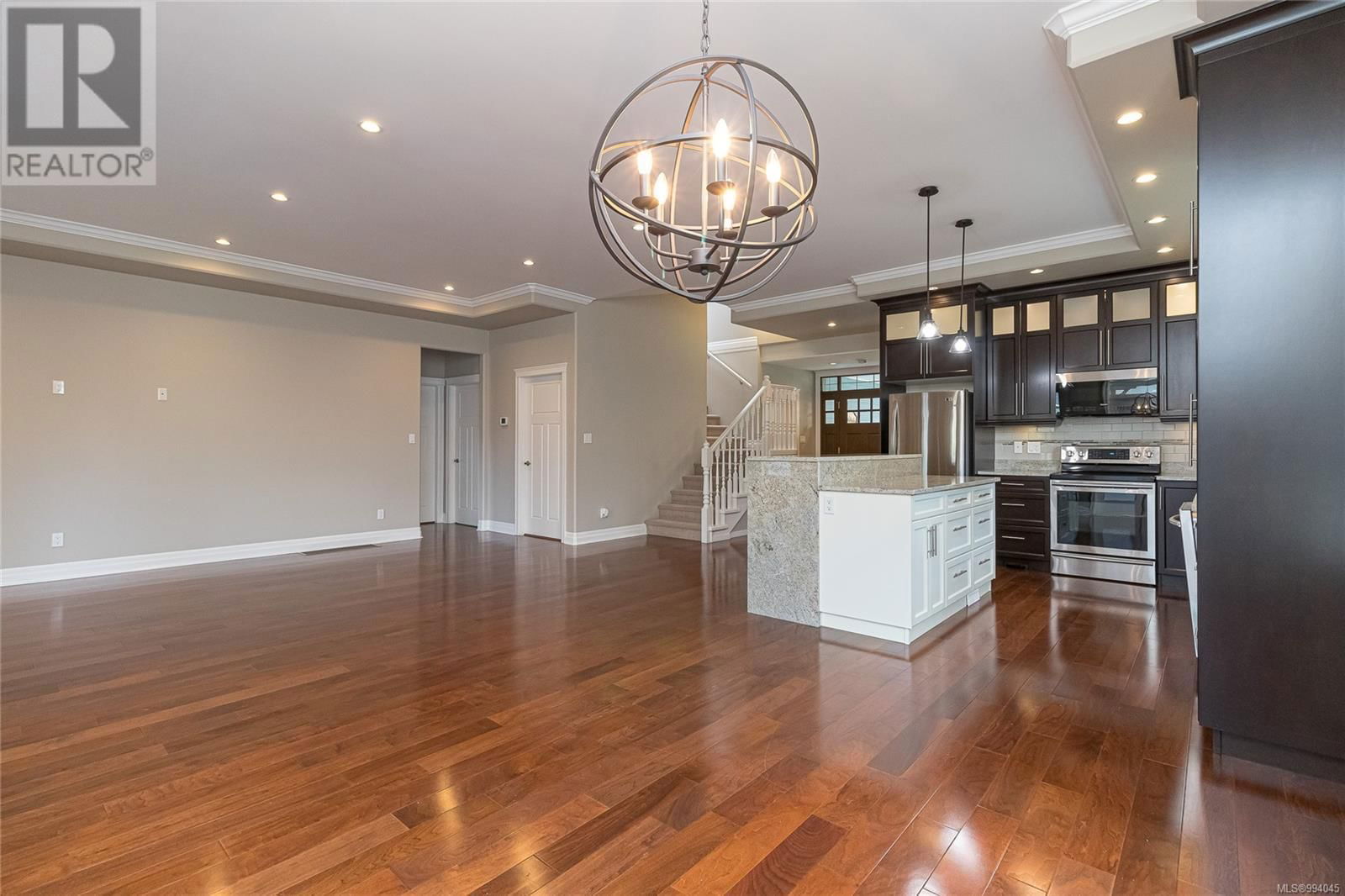 879 TUTOR WAY Image 20