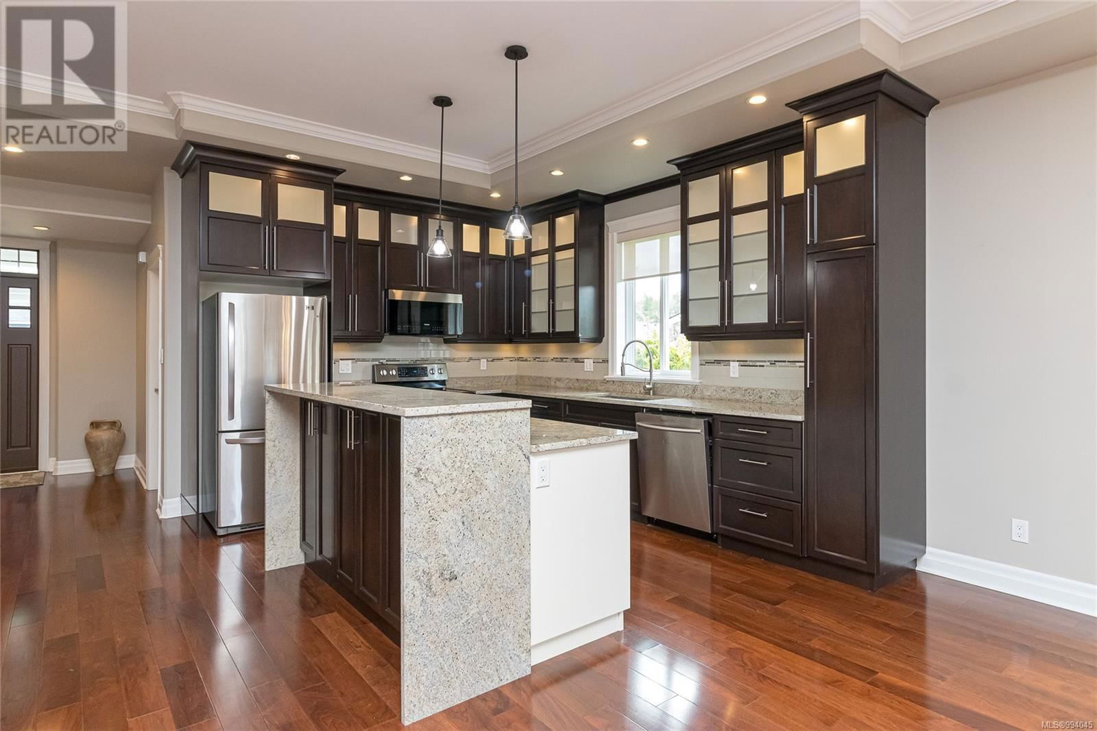 879 TUTOR WAY Image 23