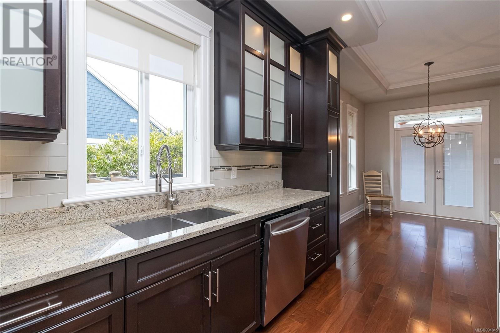 879 TUTOR WAY Image 26