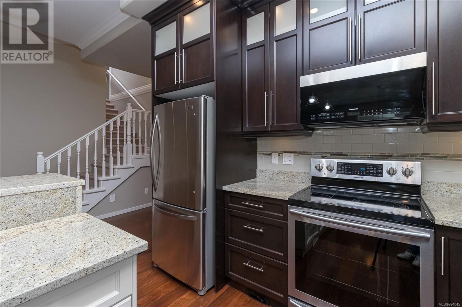 879 TUTOR WAY Image 27