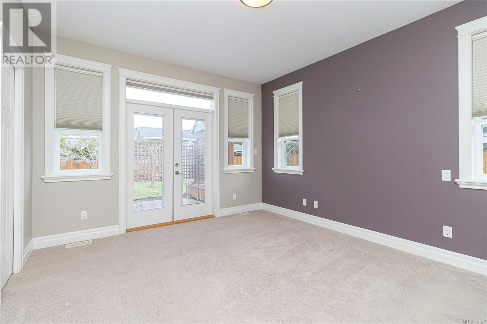 879 TUTOR WAY Image 29