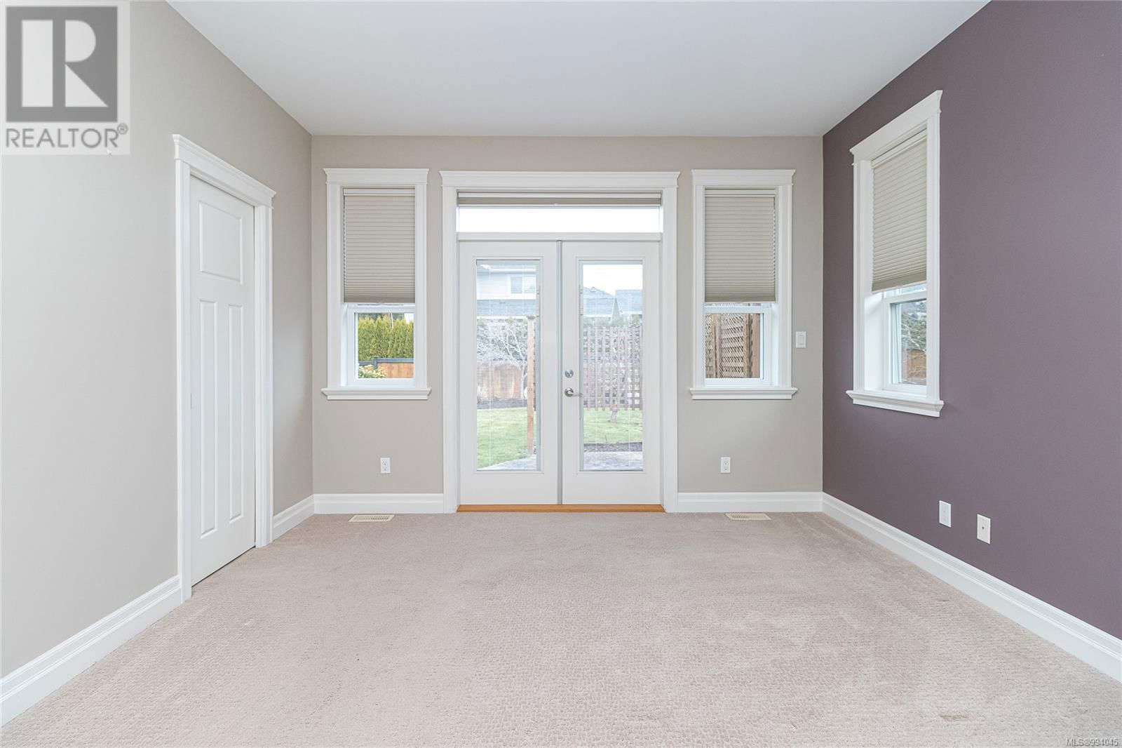 879 TUTOR WAY Image 31
