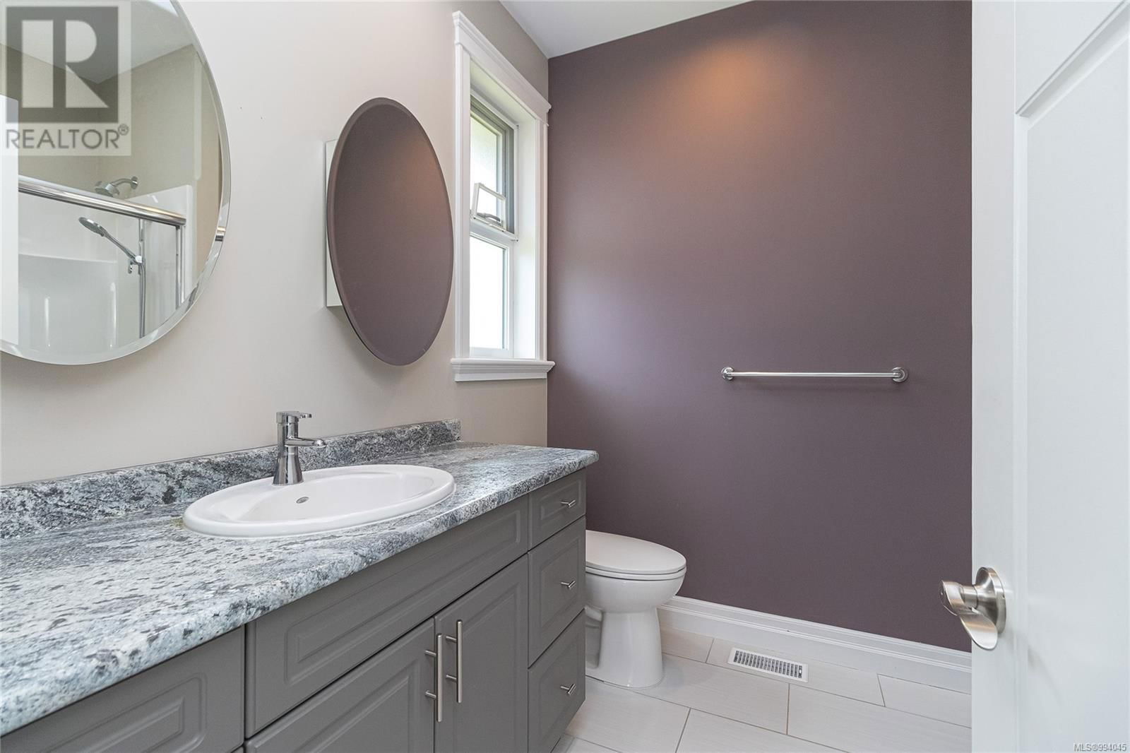 879 TUTOR WAY Image 32