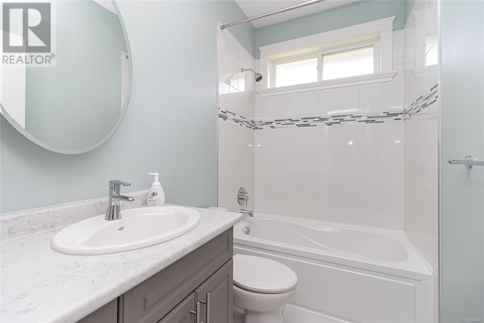 879 TUTOR WAY Image 35