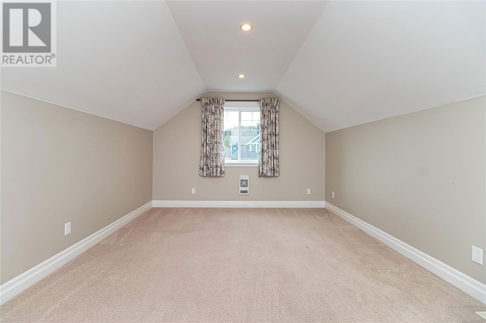879 TUTOR WAY Image 36
