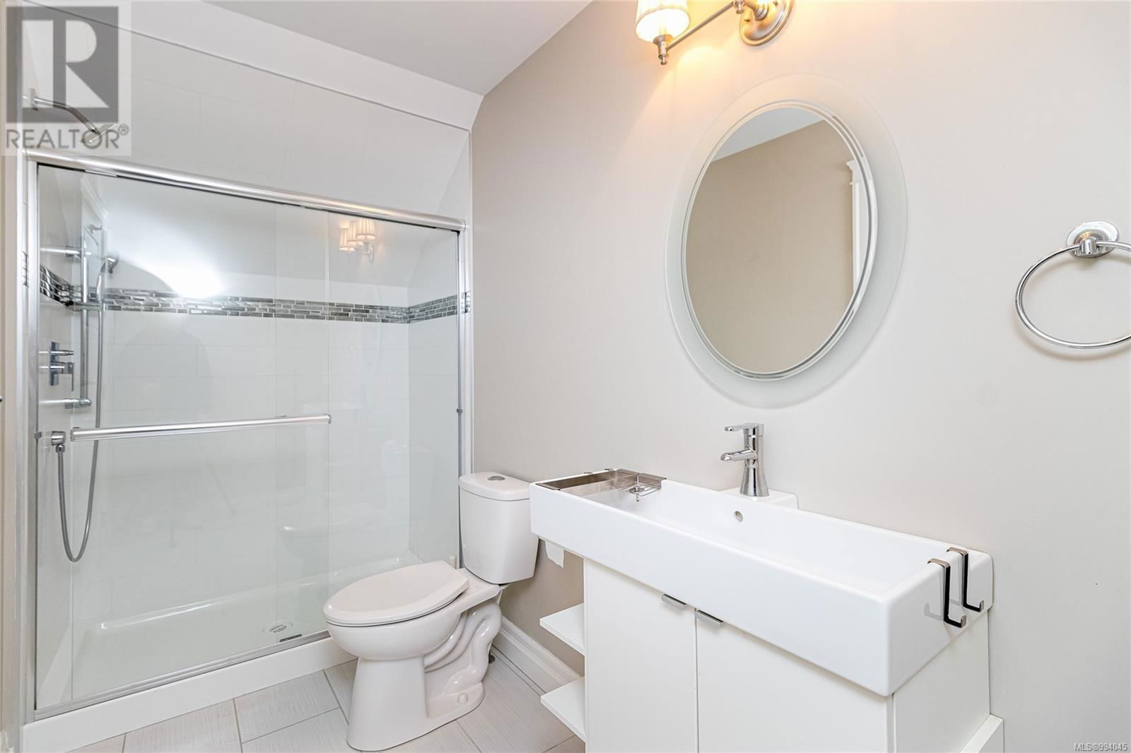 879 TUTOR WAY Image 37