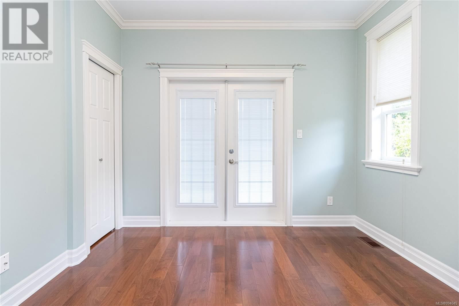879 TUTOR WAY Image 38