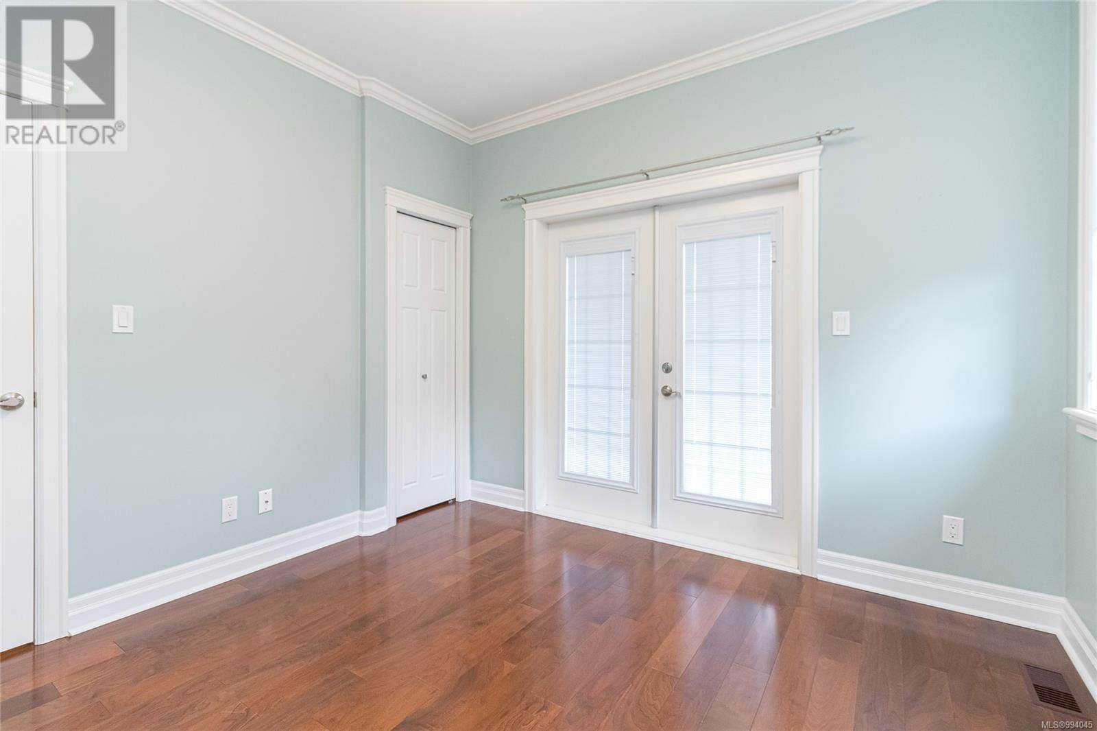 879 TUTOR WAY Image 39