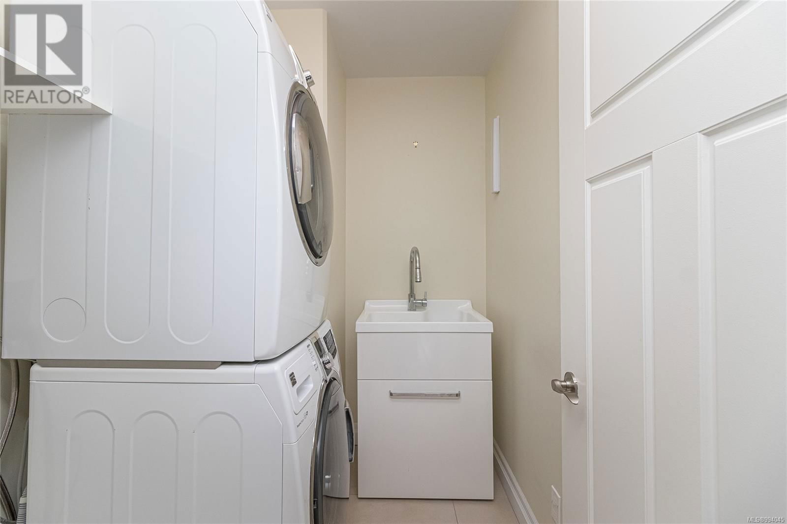 879 TUTOR WAY Image 40