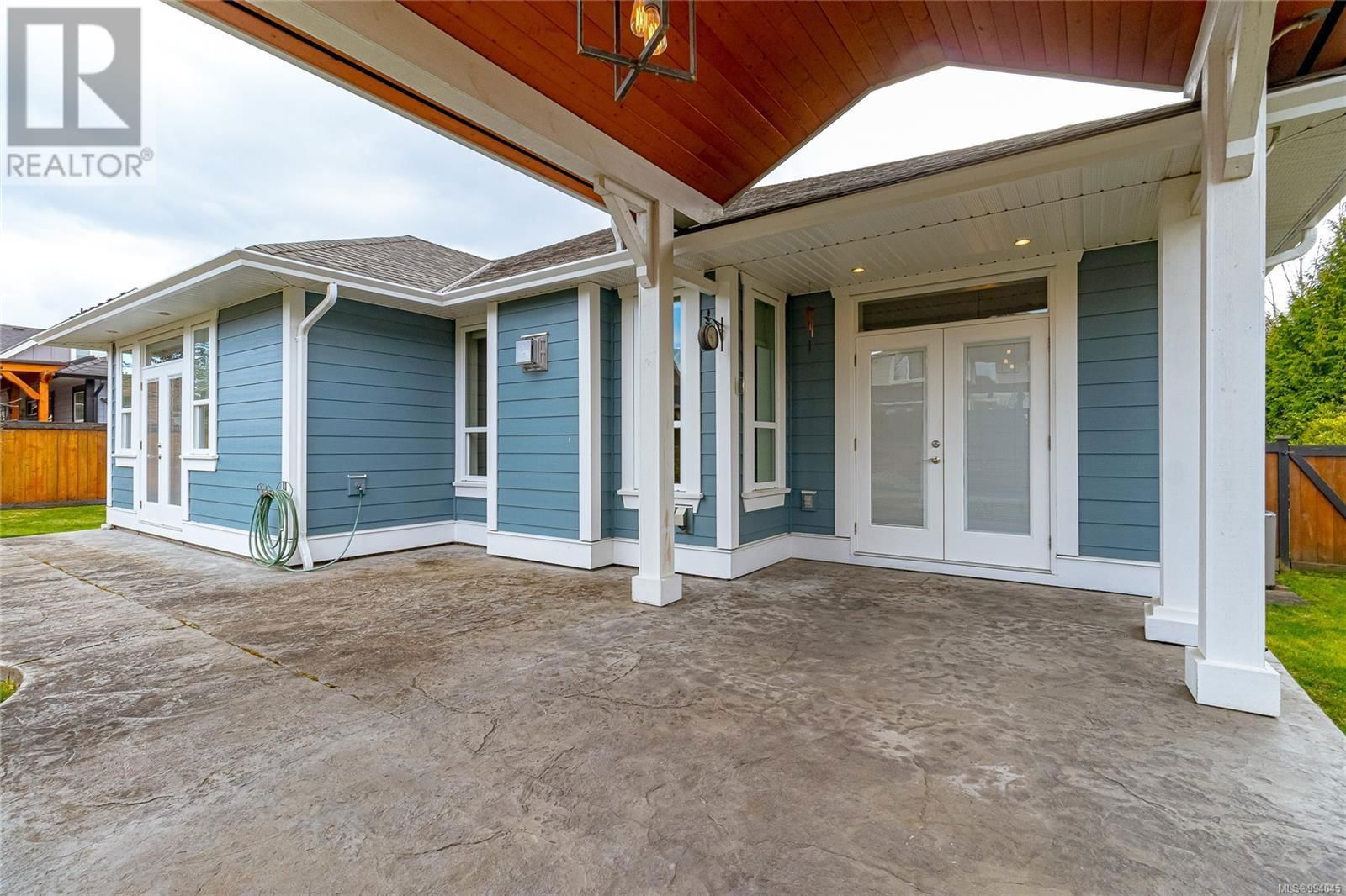 879 TUTOR WAY Image 45