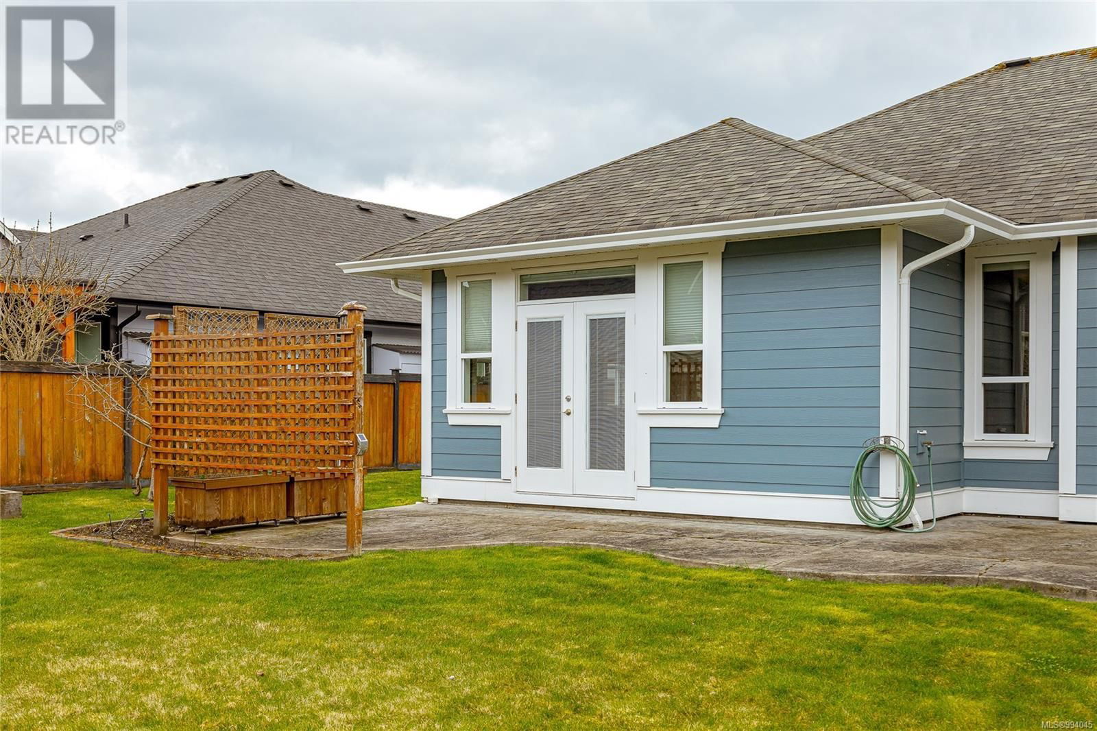 879 TUTOR WAY Image 47
