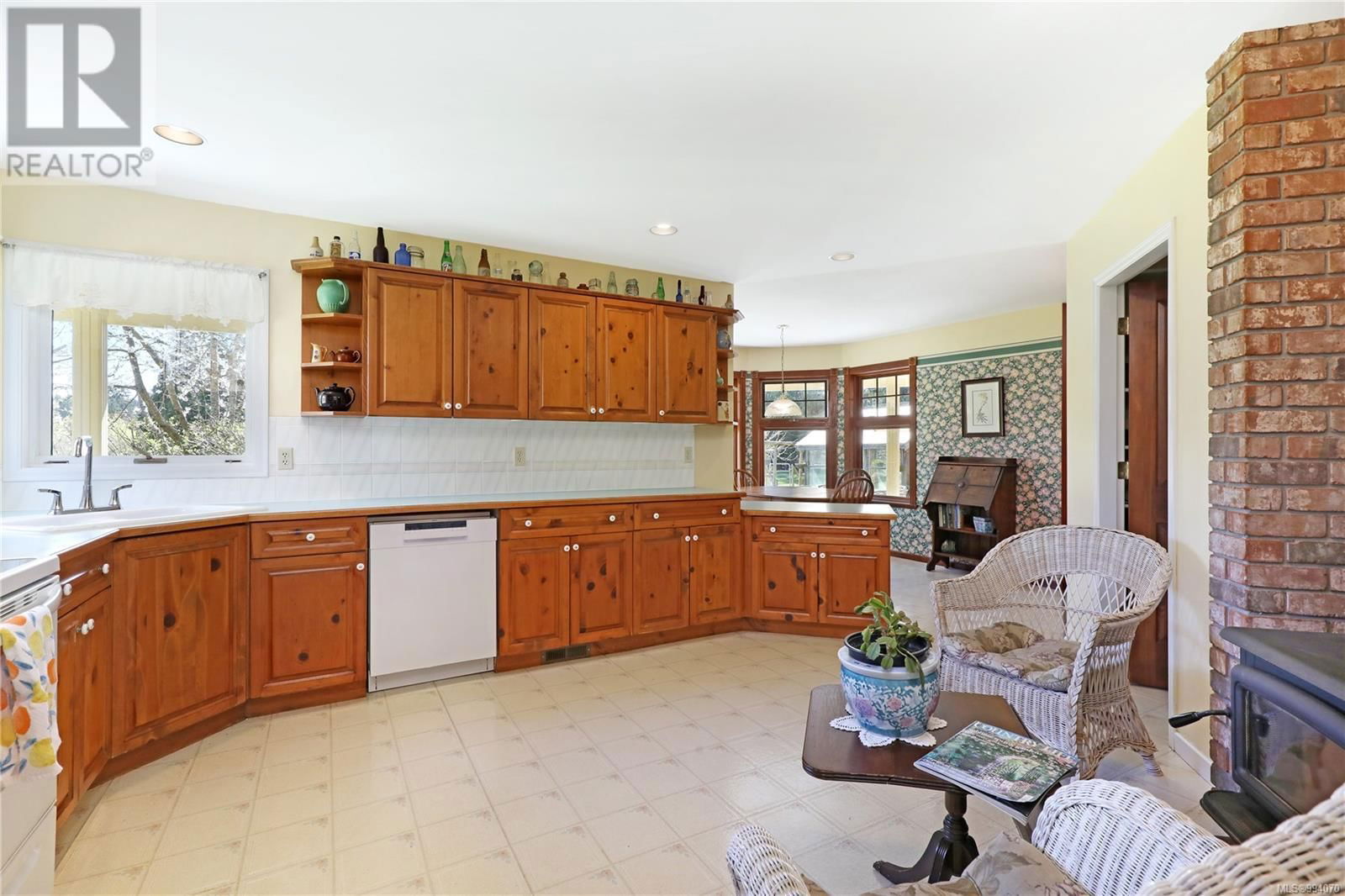 860 GARDEN ROAD EAST Image 30