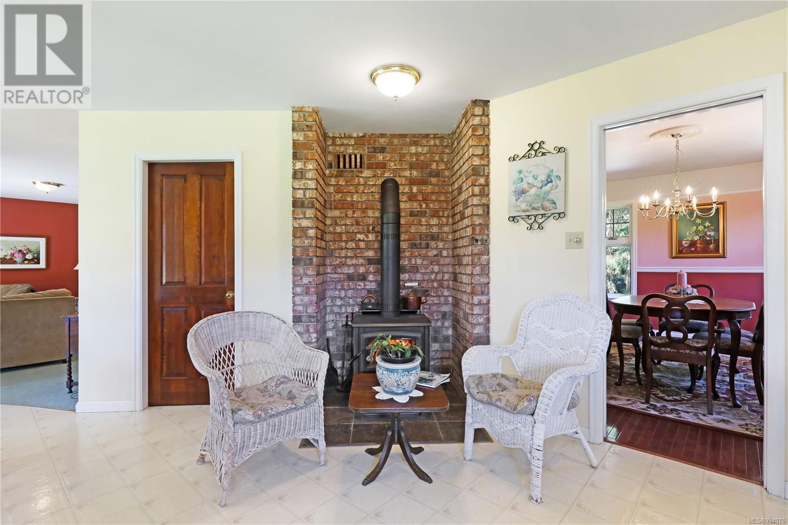 860 GARDEN ROAD EAST Image 31