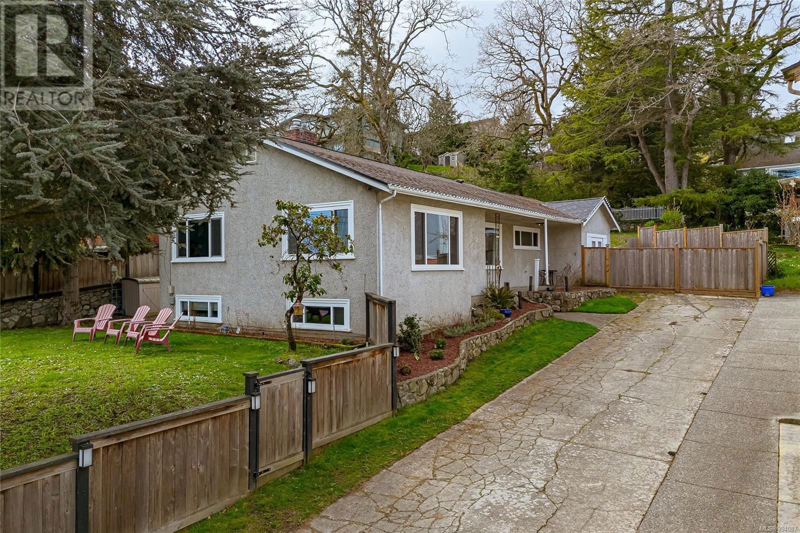 4078 QUADRA STREET Image 1