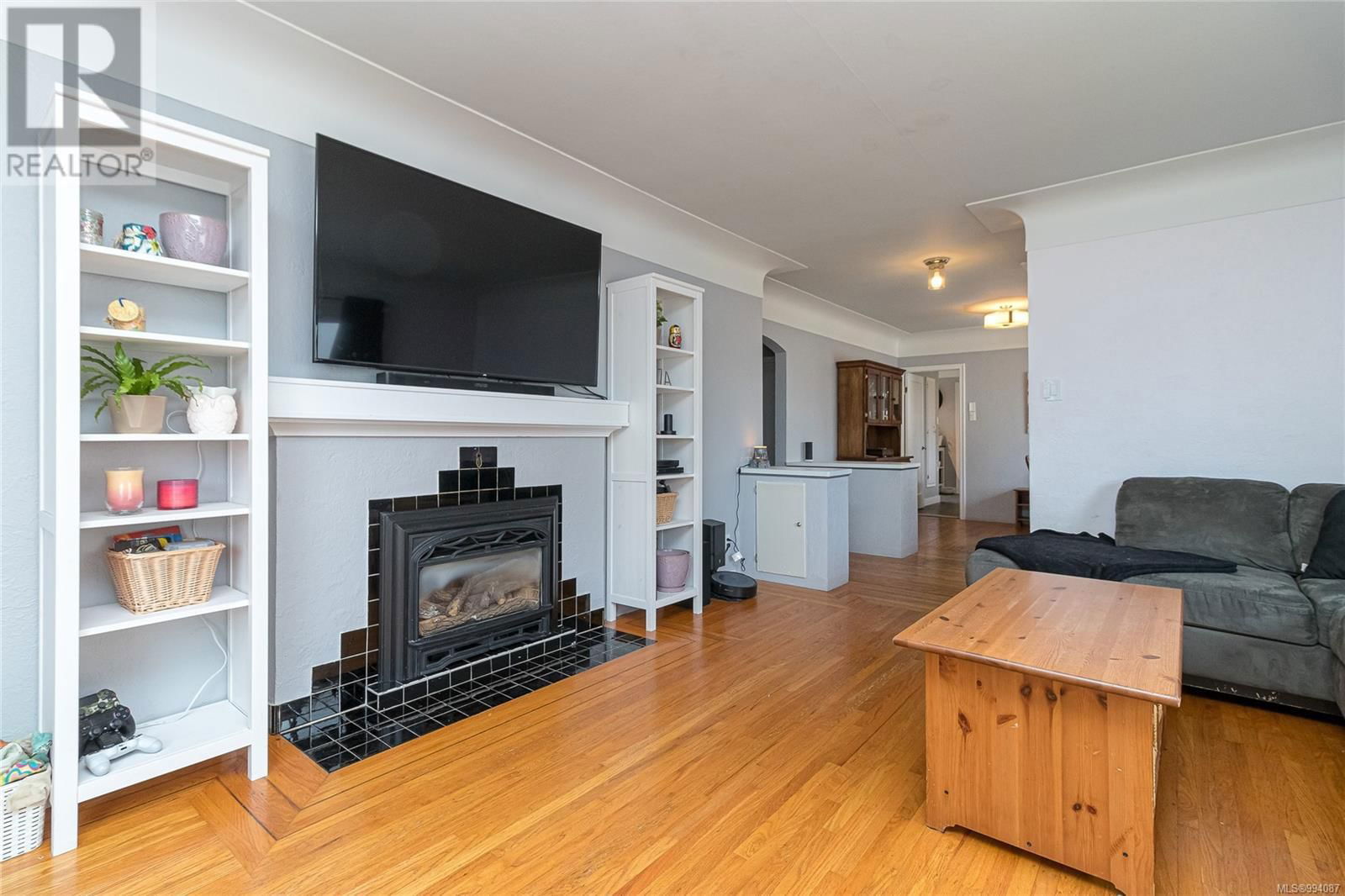 4078 QUADRA STREET Image 10
