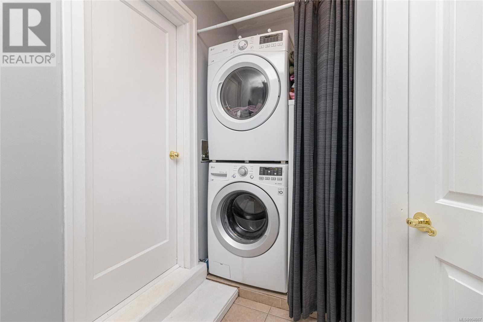 4078 QUADRA STREET Image 25