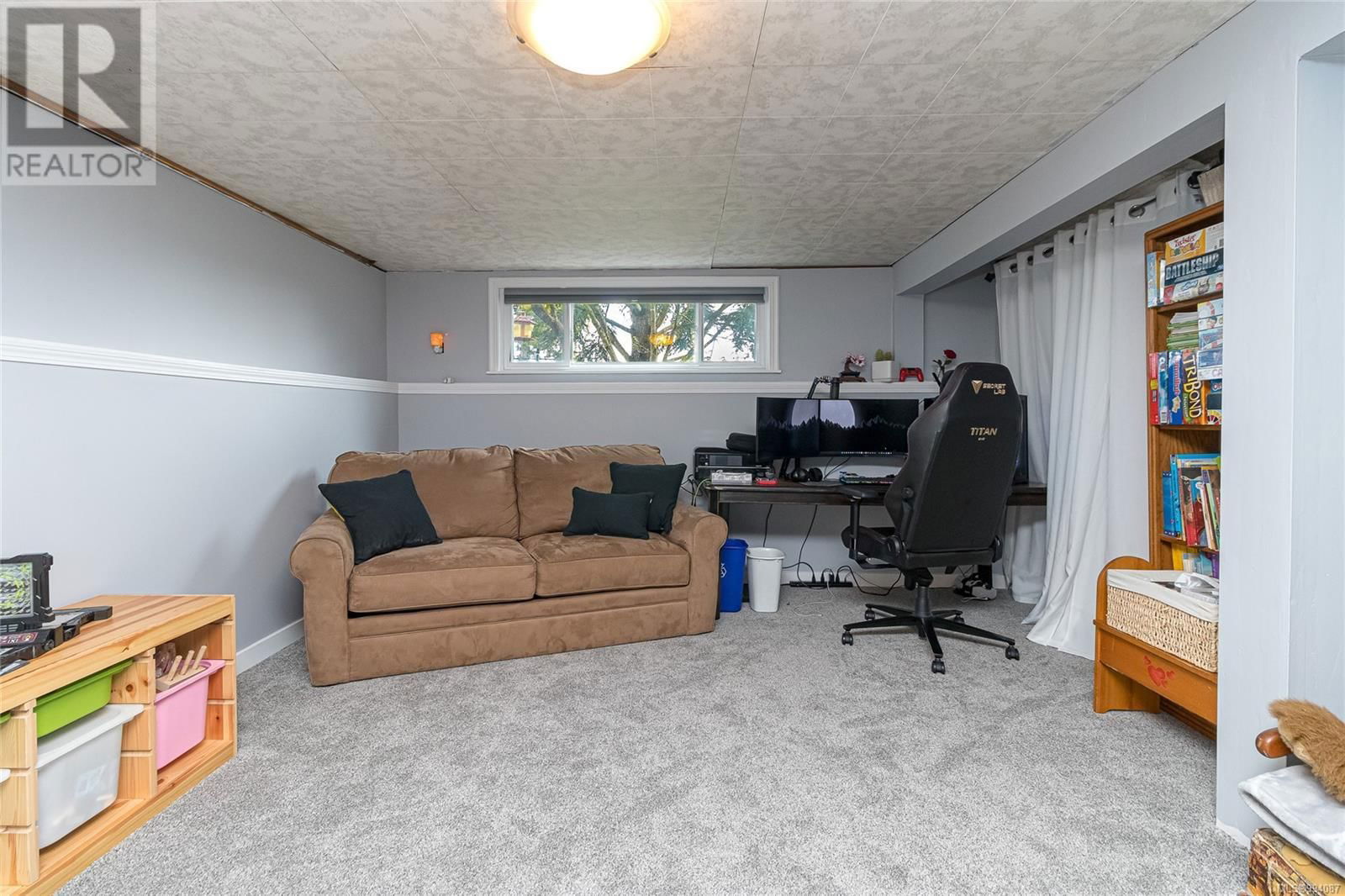 4078 QUADRA STREET Image 26