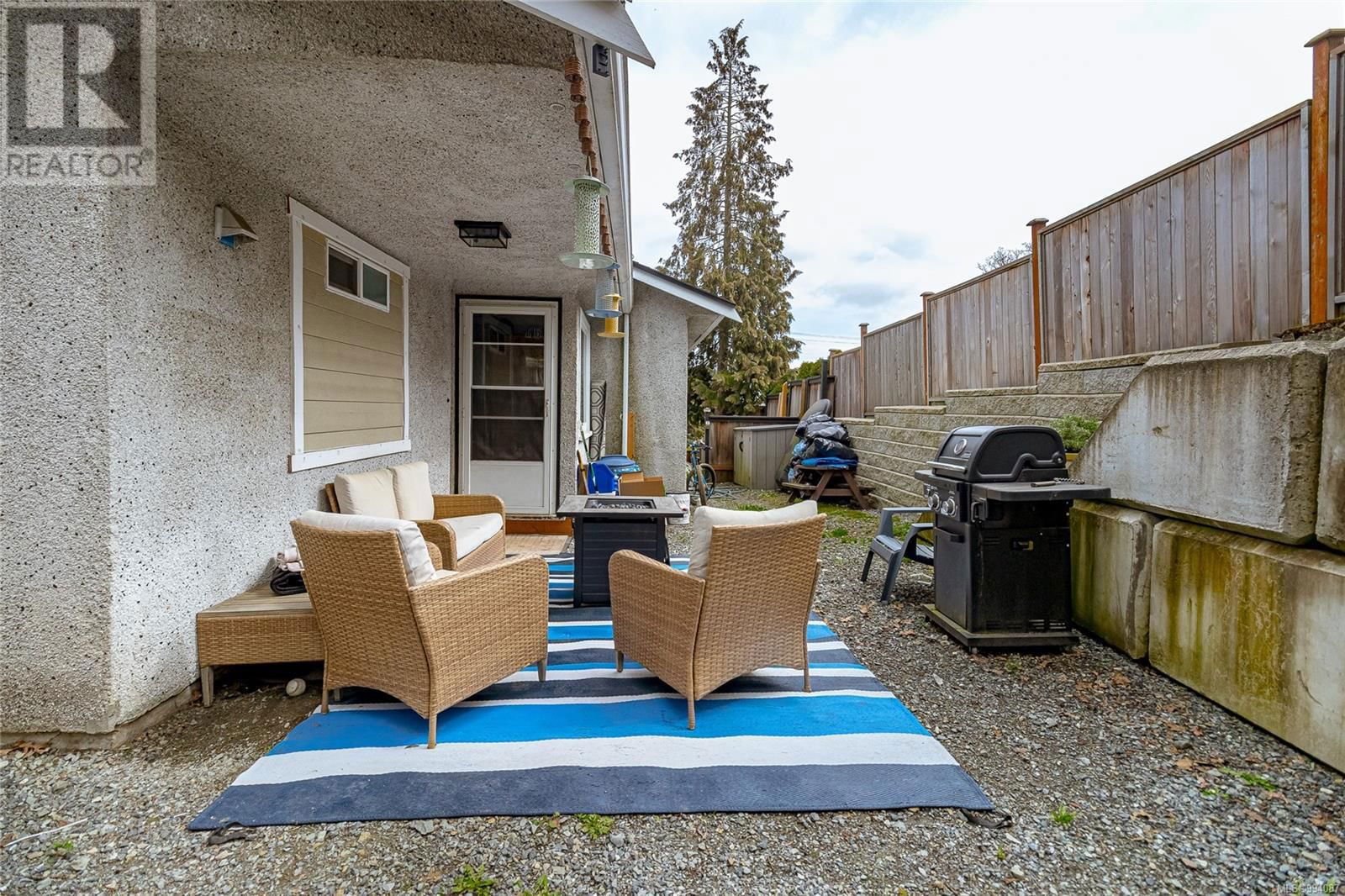 4078 QUADRA STREET Image 32