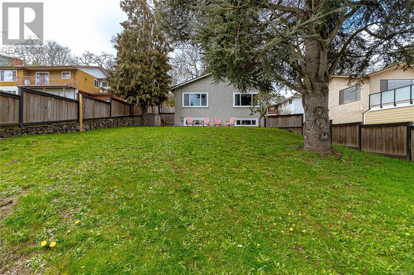 4078 QUADRA STREET Image 35