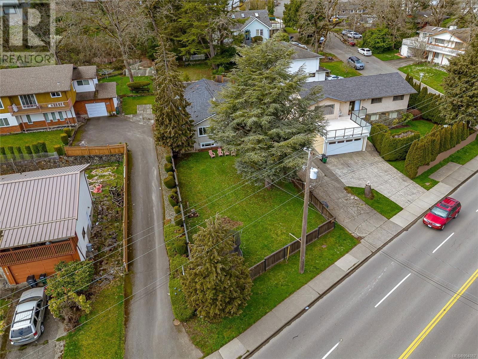 4078 QUADRA STREET Image 37